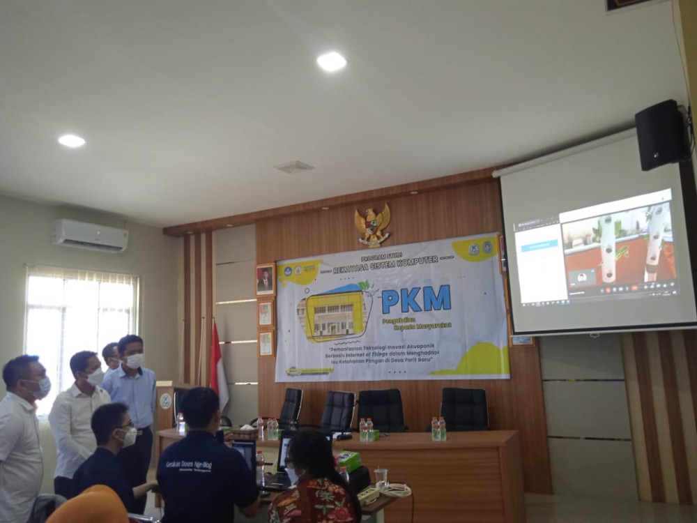 GELAR PKM SMART VILLAGE DI DESA PARIT BARU, PRODI REKAYASA SISTEM KOMPUTER BERHARAP POTENSI DESA DI ERA 4.0 TERUS DIOPTIMALKAN